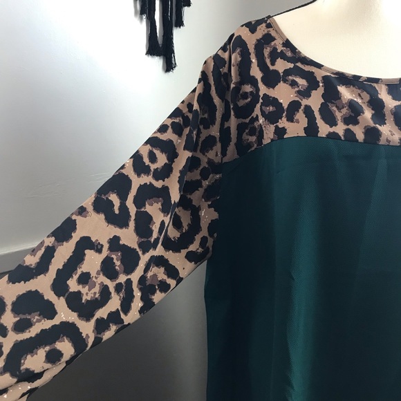 ‼️LAST CALL PRICE FIRM‼️ 💚 Leopard long sleeve blouse! - Picture 11 of 15
